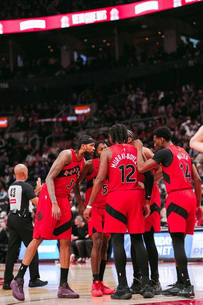 NBA直播赛后战报：猛龙大胜篮网锁定季后赛 巴恩斯斩获三双